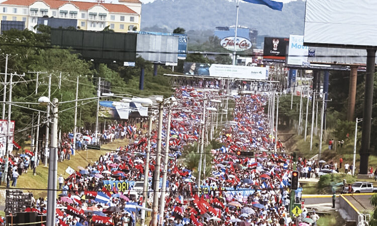 Ríos humanos celebran gesta histórica