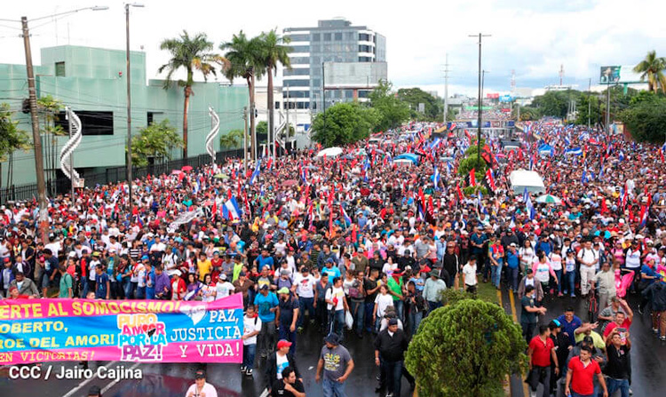 Nicaragüenses caminan por la paz y la justicia
