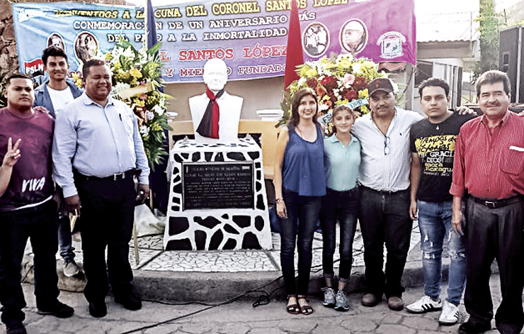 Población rinde tributo al coronel Santos López