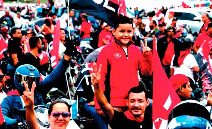 Pueblo-Presidente celebra jubiloso el 46/19 de la RPS