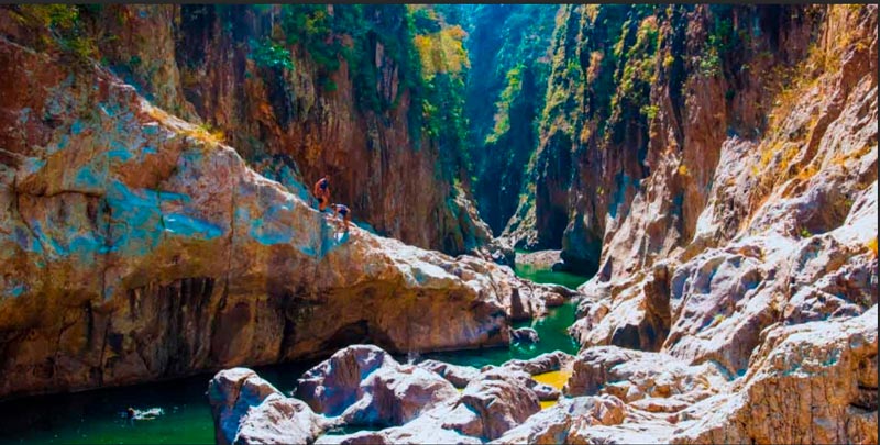 Cañón de Somoto: Recorrido entre gigantes paredes de roca