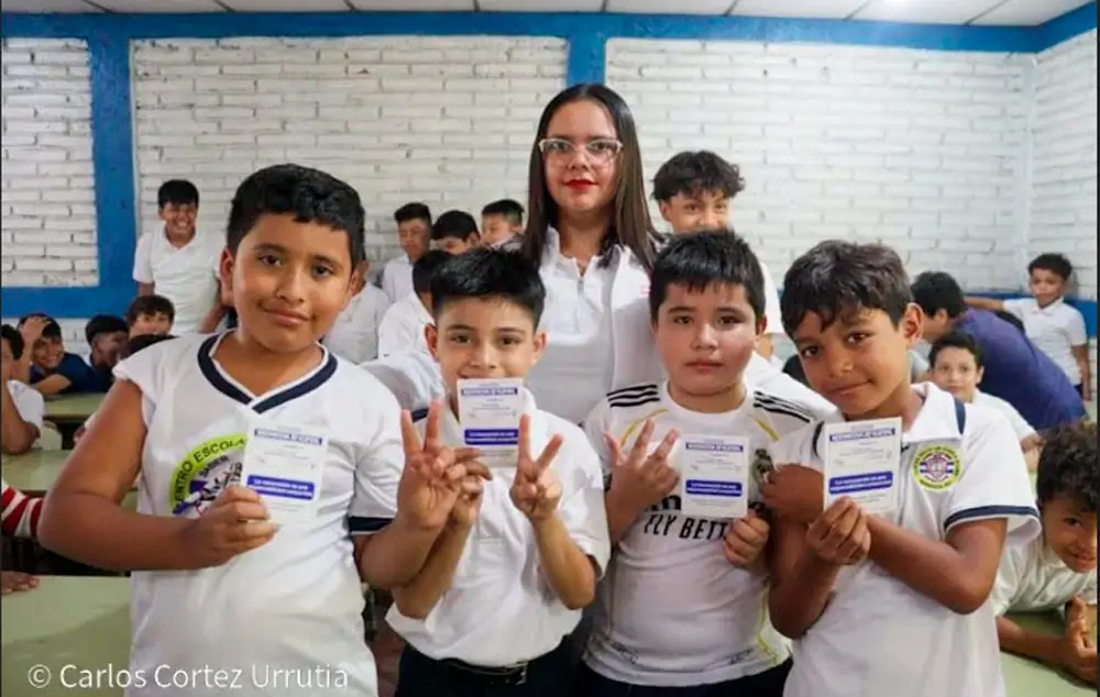 Nueva jornada de vacunación contra el Virus del Papiloma a niñez de 9 años