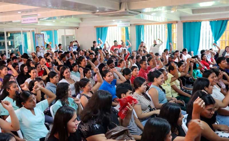 Becas Pueblo Presidente a estudiantes de URACCAN