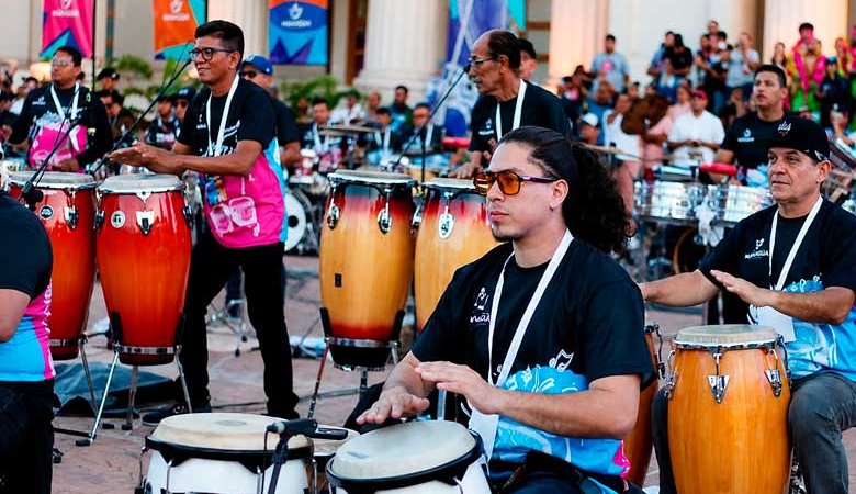 Músicos hacen vibrar la Plaza de la Revolución