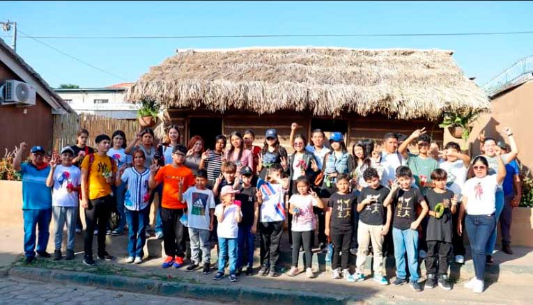Estudiantes rinden tributo al General Sandino